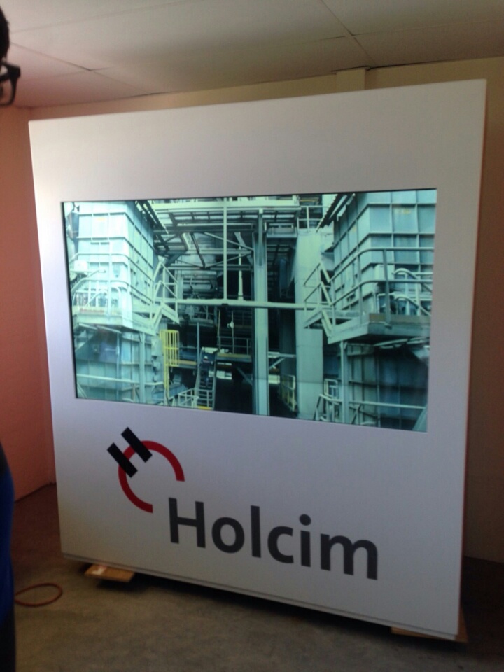 Ecuador goes Transparent (Displays)
