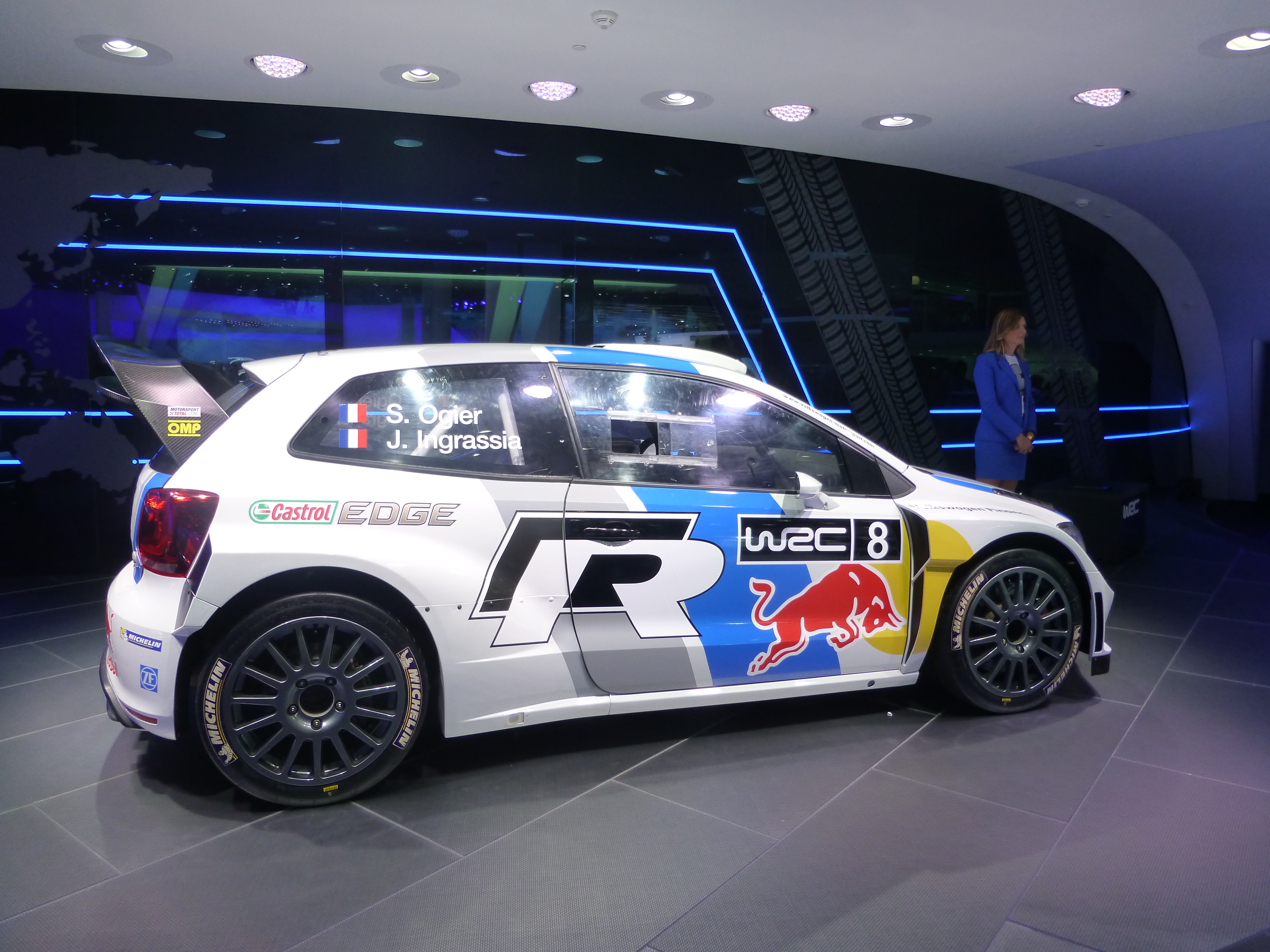 Volkswagen WOWS Visitors with Translucent Displays